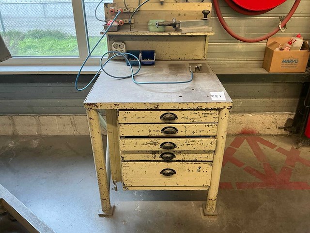 Stalen werkbank - afbeelding 1 van  9