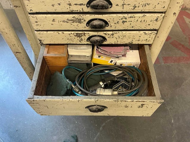 Stalen werkbank - afbeelding 8 van  9