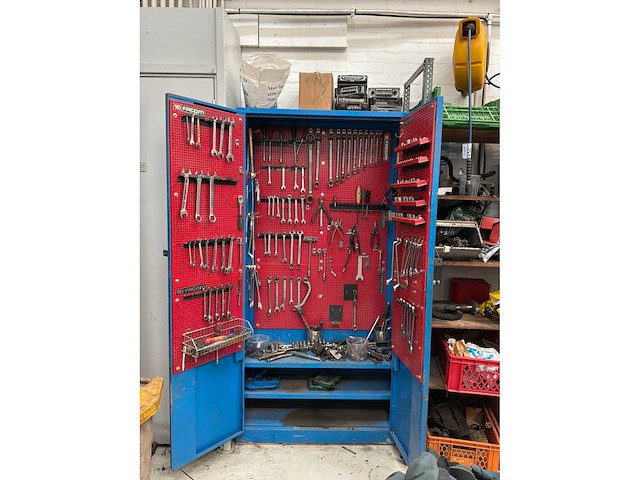 Stalen werkplaatskast met diverse handgereedschap - afbeelding 2 van  8