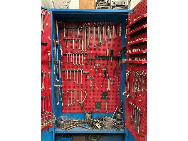 Stalen werkplaatskast met diverse handgereedschap - afbeelding 4 van  8