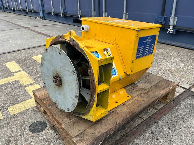 Stamford generator / alternator met aansluitkast – zwart techniek power generation - afbeelding 1 van  7
