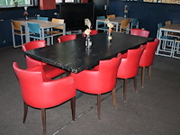 Stamtafel met 8 rood gestoffeerde fauteuils. afmeting tafel 220 x 100 x 76 cm. - afbeelding 1 van  4