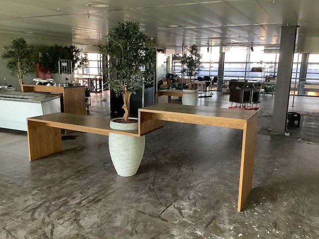 Stamtafel met bloempot gat - afbeelding 1 van  6