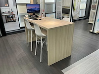 Stamtafel met krukken