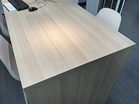 Stamtafel met krukken - afbeelding 3 van  6