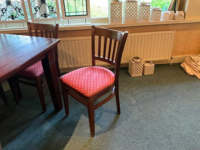 Stamtafel met stoelen - afbeelding 2 van  8