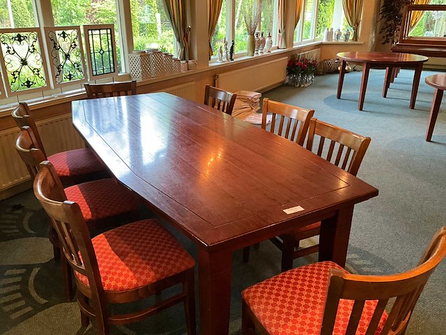 Stamtafel met stoelen - afbeelding 5 van  8