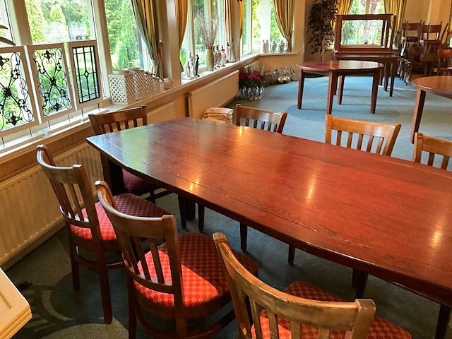 Stamtafel met stoelen - afbeelding 7 van  8