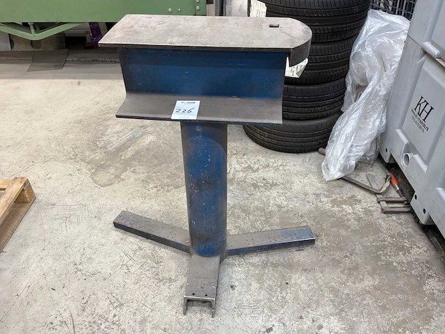 Standaard voor aambeeld - afbeelding 1 van  3