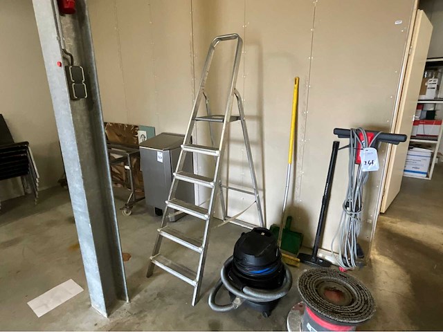 Standard 180 vloer boenmachine en divers - afbeelding 6 van  6