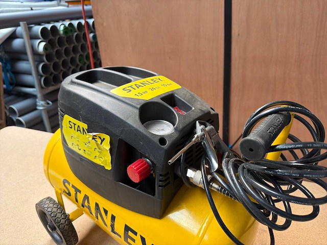 Stanley brico 8 cm1 luchtcompressor - afbeelding 1 van  5