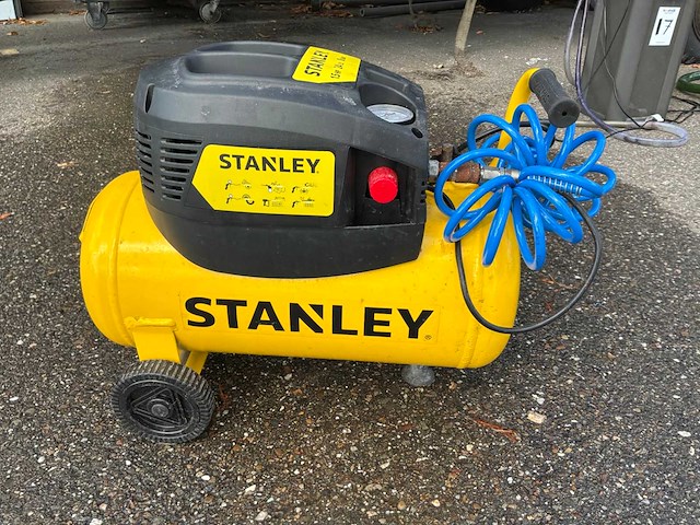 Stanley d 200/8/24 luchtcompressor - afbeelding 2 van  6