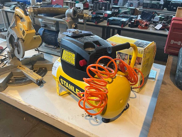 Stanley d200/8/24 luchtcompressor - afbeelding 2 van  5