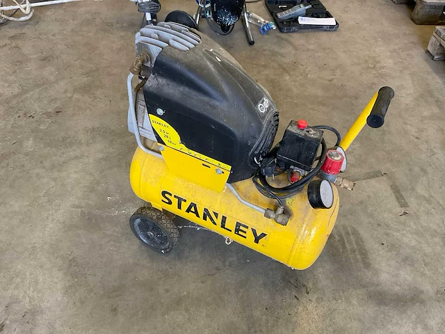 Stanley dl250/10/24 luchtcompressor - 24l | 2,5pk - afbeelding 1 van  7