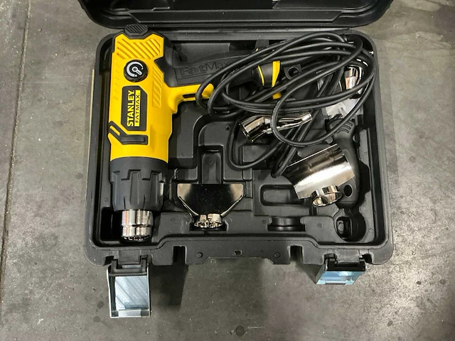 Stanley fatmax fme670k heteluchtpistool - afbeelding 1 van  2
