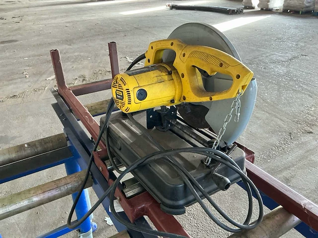 Stanley fatmax fme700 metaal-afkortzaag met 2 rollenbanen - afbeelding 8 van  14