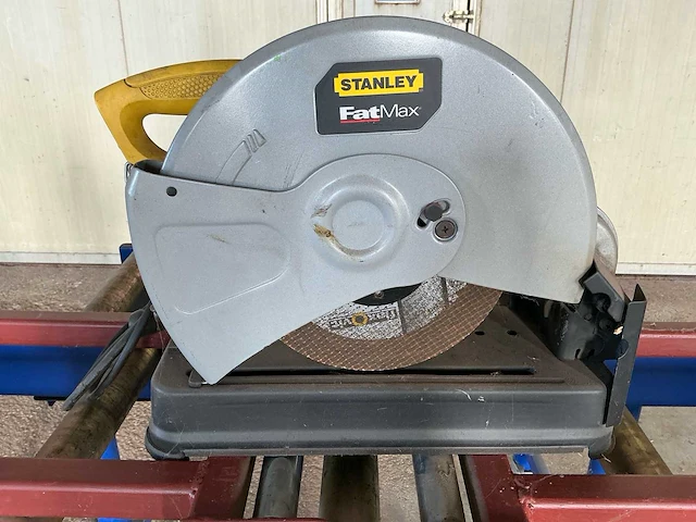 Stanley fatmax fme700 metaal-afkortzaag met 2 rollenbanen - afbeelding 12 van  14