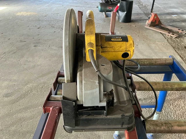 Stanley fatmax fme700 metaal-afkortzaag met 2 rollenbanen - afbeelding 13 van  14