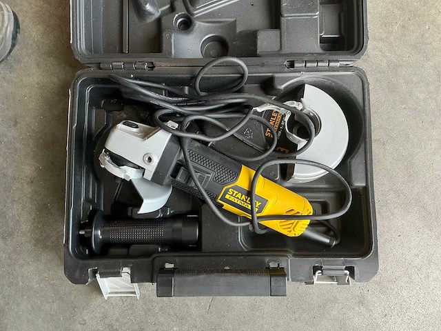 Stanley fatmax haakse slijpmachine fme 822 - afbeelding 1 van  3