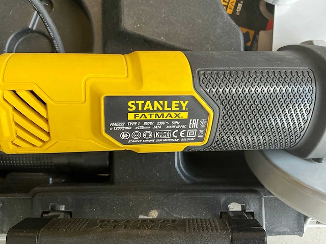 Stanley fatmax haakse slijpmachine fme 822 - afbeelding 2 van  3