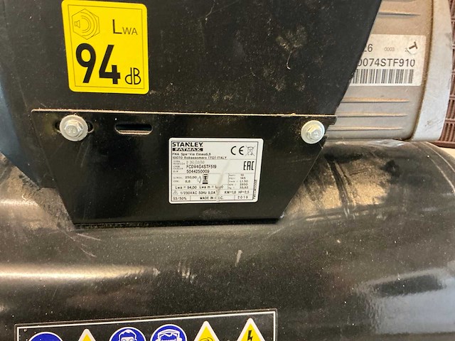 Stanley fatmax luchtcompressor - afbeelding 3 van  3
