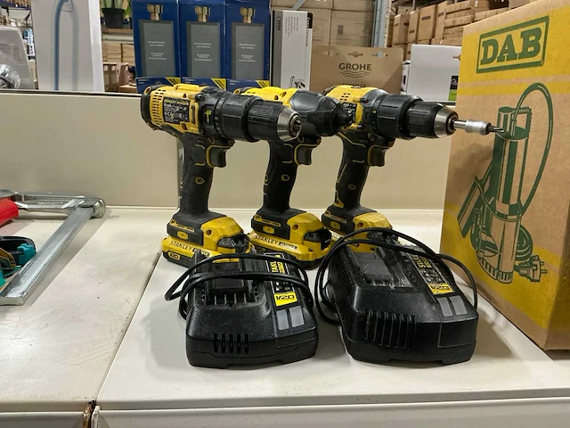 Stanley fatmaxx schroefmachines + acculaders (5x) - afbeelding 1 van  5