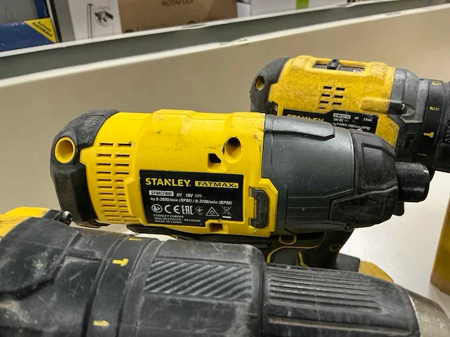 Stanley fatmaxx schroefmachines + acculaders (5x) - afbeelding 3 van  5