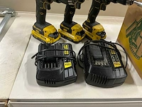 Stanley fatmaxx schroefmachines + acculaders (5x) - afbeelding 5 van  5