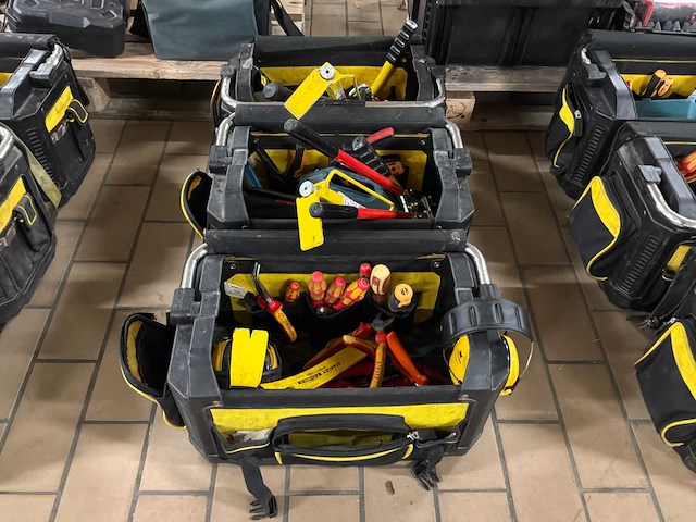 Stanley koffers met divers gereedschap (3x) - afbeelding 1 van  4
