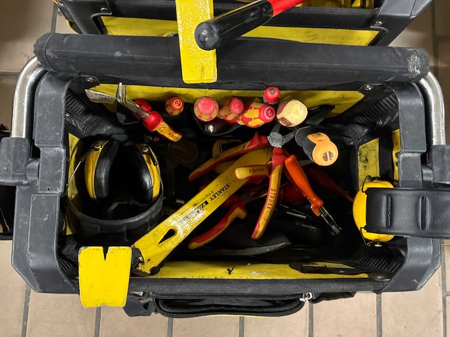 Stanley koffers met divers gereedschap (3x) - afbeelding 2 van  4