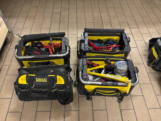 Stanley koffers met divers gereedschap (4x) - afbeelding 1 van  4
