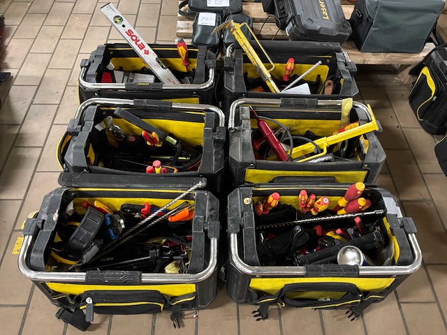 Stanley koffers met divers gereedschap (6x) - afbeelding 1 van  7