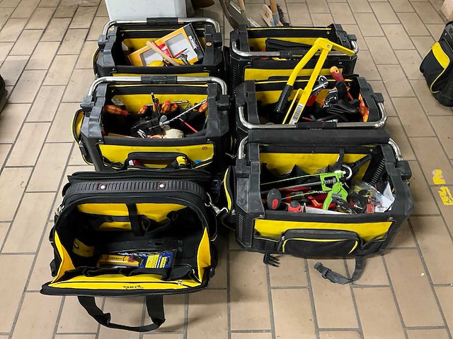 Stanley koffers met divers gereedschap (6x) - afbeelding 1 van  7