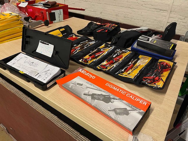 Stanley, mitutoyo, fluke - meetapparatuur & testapparatuur (11x) - afbeelding 1 van  11