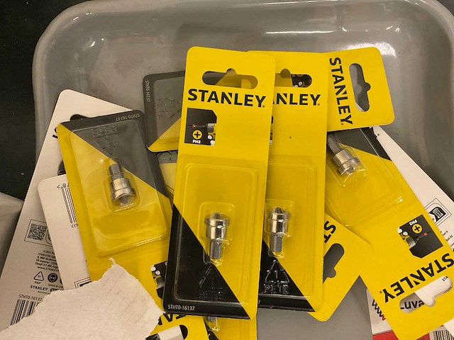 Stanley, speed comfort, 3m stopcontact dozen, verlengkabels, oordoppen, pluggen - afbeelding 2 van  5