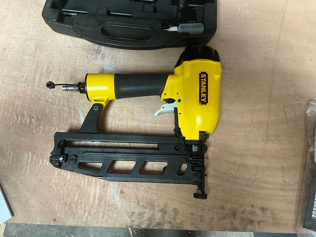 Stanley stht1-12183 pneumatische tacker - afbeelding 2 van  2