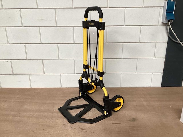 Stanley sxwt-ft580 opvouwbare steekwagen 70kg - afbeelding 1 van  2