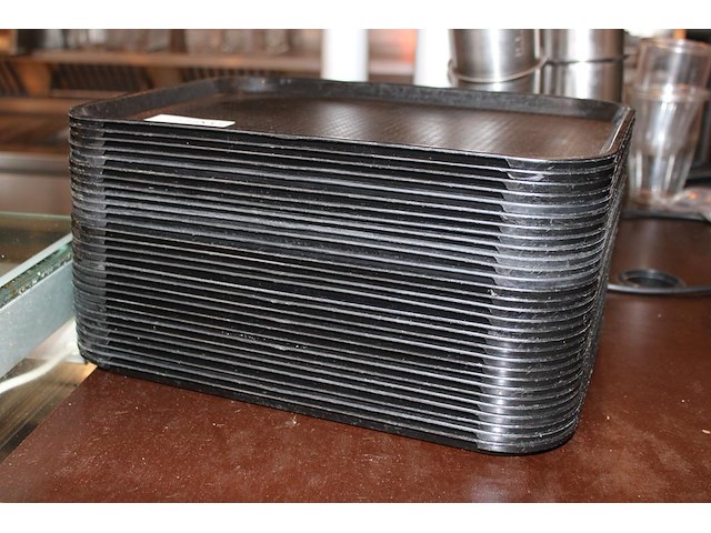Stapel dienbladen. afmeting 41 x 30 cm. circa 30 stuks. - afbeelding 1 van  2