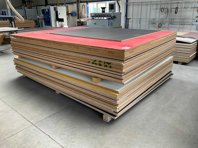 Stapel spaanplaten en mdf - afbeelding 4 van  4