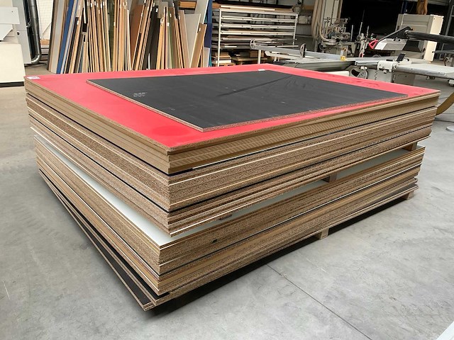 Stapel spaanplaten en mdf - afbeelding 2 van  4