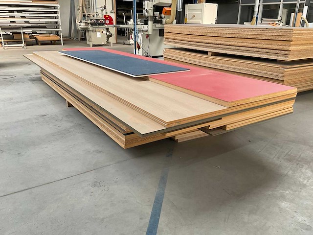 Stapel spaanplaten en mdf - afbeelding 2 van  4