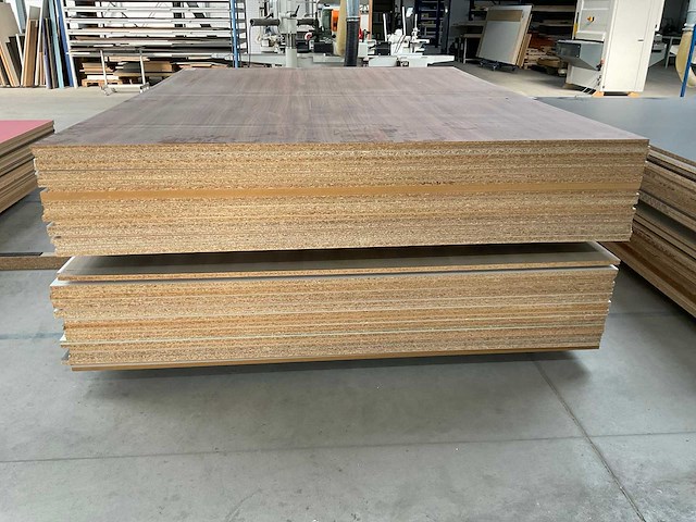 Stapel spaanplaten en mdf - afbeelding 3 van  3