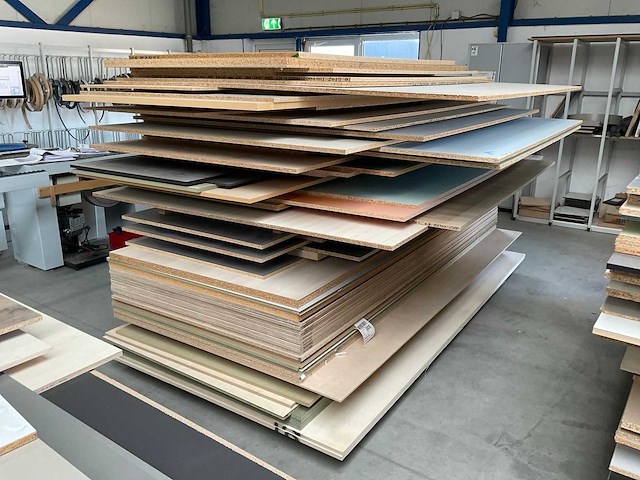 Stapel spaanplaten en multiplex - afbeelding 5 van  5