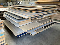 Stapel spaanplaten - afbeelding 1 van  3