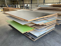 Stapel spaanplaten - afbeelding 1 van  3