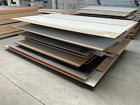 Stapel spaanplaten - afbeelding 1 van  2