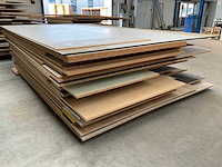 Stapel spaanplaten - afbeelding 2 van  2
