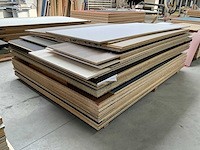 Stapel spaanplaten - afbeelding 2 van  3