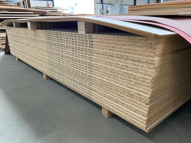 Stapel spaanplaten - afbeelding 3 van  3