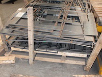 Stapel versneden staalplaten. - afbeelding 2 van  3